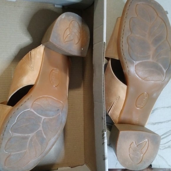 b.o.c. Leather Cross-Strap Sandals - Picture 2 of 3